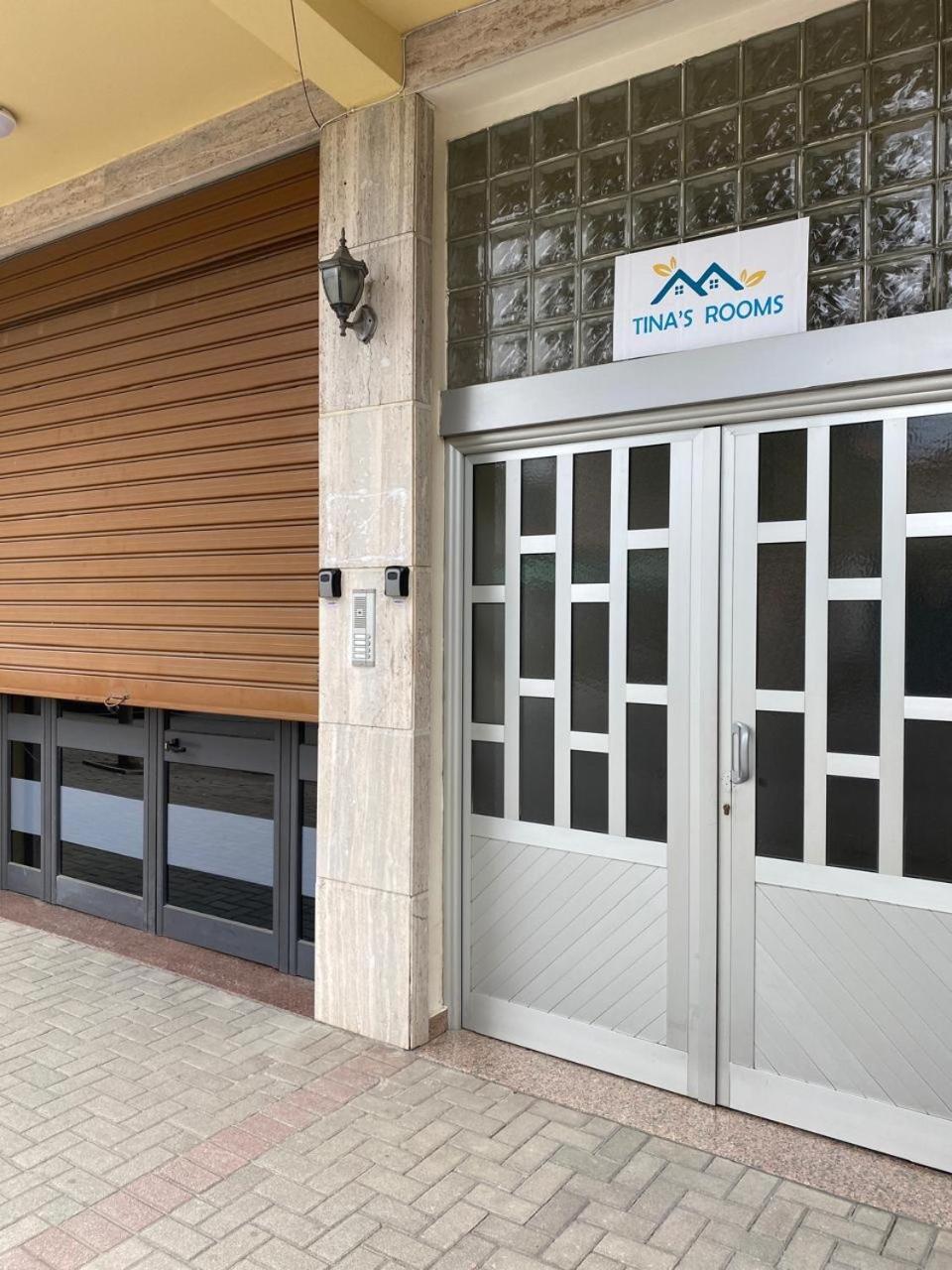 Tinas * Durrës